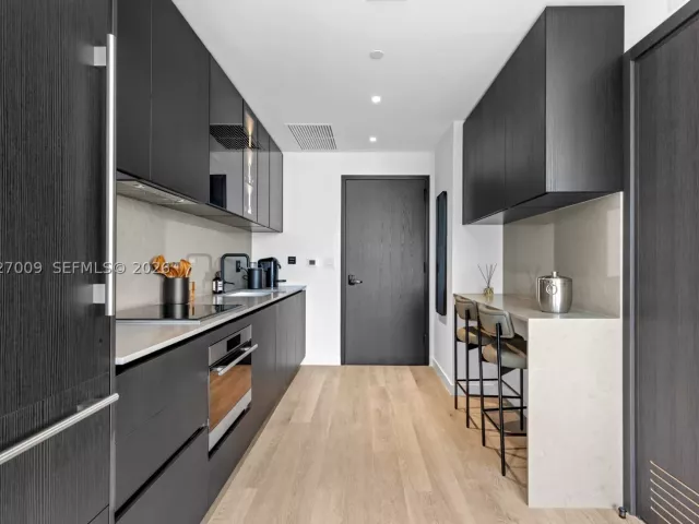 2-bedroom condo for sale in Miami - 20 NE 11th St 2910 - MondialRealty