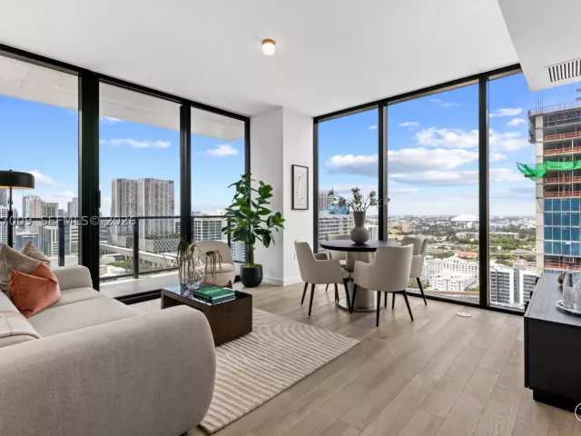 2-bedroom condo for sale in Miami - 20 NE 11th St 2910 - MondialRealty