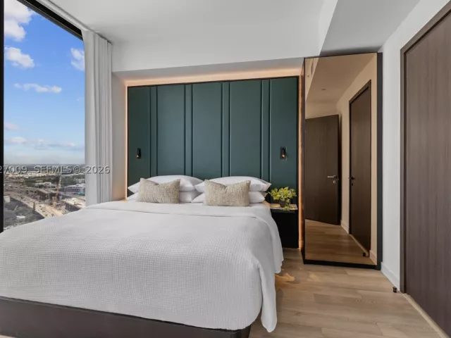 2-bedroom condo for sale in Miami - 20 NE 11th St 2910 - MondialRealty