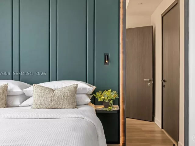 2-bedroom condo for sale in Miami - 20 NE 11th St 2910 - MondialRealty