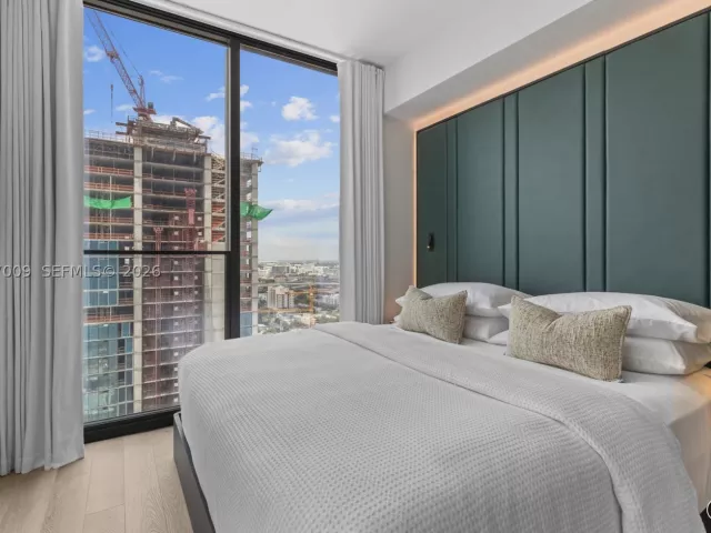 2-bedroom condo for sale in Miami - 20 NE 11th St 2910 - MondialRealty