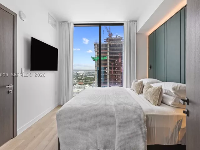 2-bedroom condo for sale in Miami - 20 NE 11th St 2910 - MondialRealty
