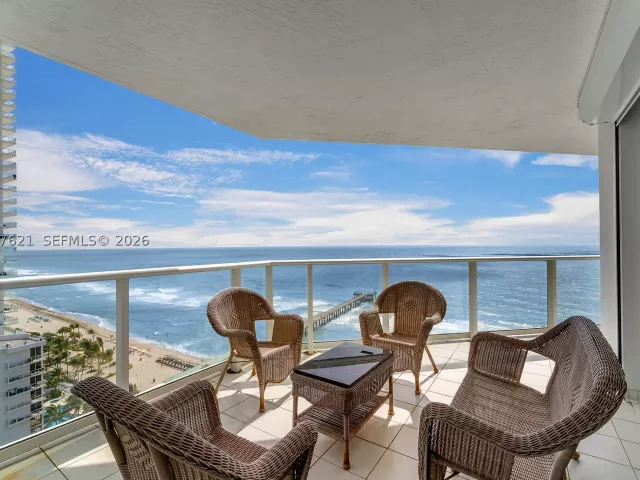 2-bedroom condo for rent in Sunny Isles Beach - 16485 Collins Ave 1836 - MondialRealty