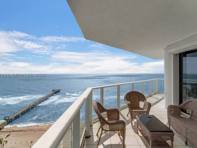 2-bedroom condo for rent in Sunny Isles Beach - 16485 Collins Ave 1836 - MondialRealty