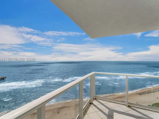 2-bedroom condo for rent in Sunny Isles Beach - 16485 Collins Ave 1836 - MondialRealty
