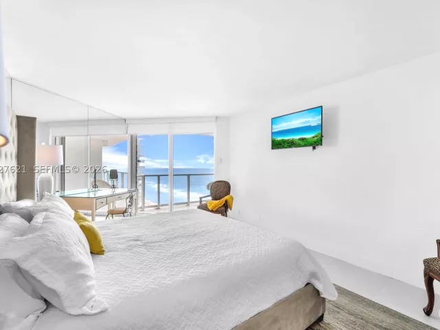 2-bedroom condo for rent in Sunny Isles Beach - 16485 Collins Ave 1836 - MondialRealty
