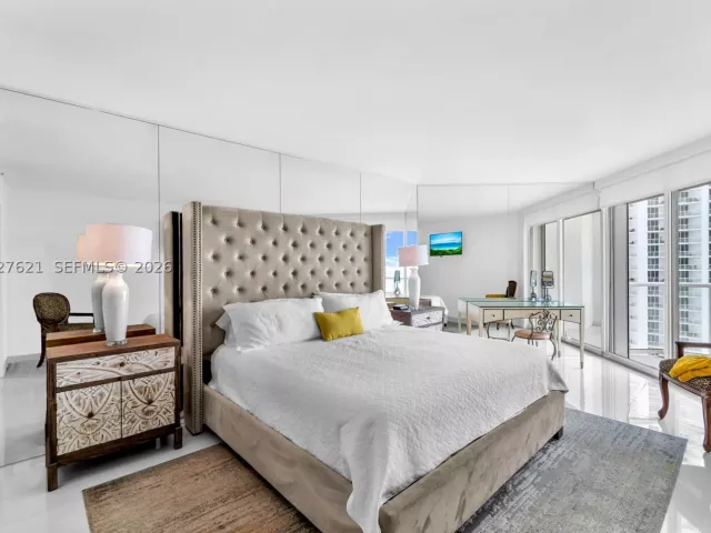 2-bedroom condo for rent in Sunny Isles Beach - 16485 Collins Ave 1836 - MondialRealty