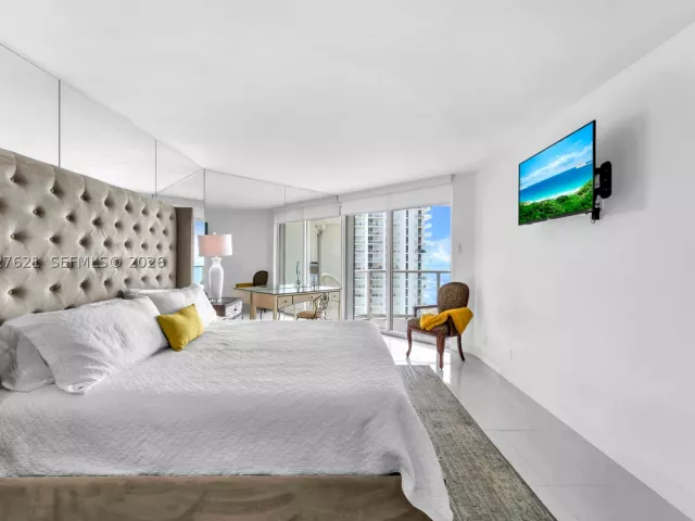 2-bedroom condo for rent in Sunny Isles Beach - 16485 Collins Ave 1836 - MondialRealty