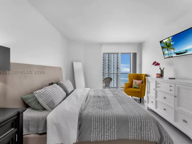 2-bedroom condo for rent in Sunny Isles Beach - 16485 Collins Ave 1836 - MondialRealty