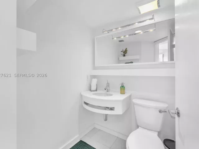 2-bedroom condo for rent in Sunny Isles Beach - 16485 Collins Ave 1836 - MondialRealty