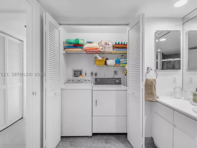 2-bedroom condo for rent in Sunny Isles Beach - 16485 Collins Ave 1836 - MondialRealty