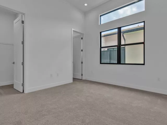 6-bedroom home for rent in Boca Raton - 9523 Riverside Park Drive - MondialRealty