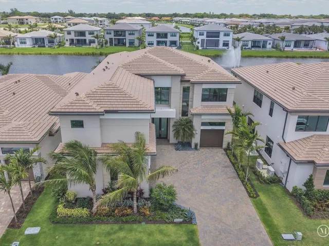 6-bedroom home for rent in Boca Raton - 9523 Riverside Park Drive - MondialRealty