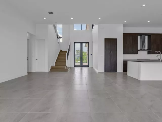 6-bedroom home for rent in Boca Raton - 9523 Riverside Park Drive - MondialRealty