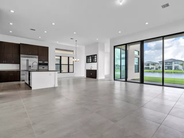 6-bedroom home for rent in Boca Raton - 9523 Riverside Park Drive - MondialRealty