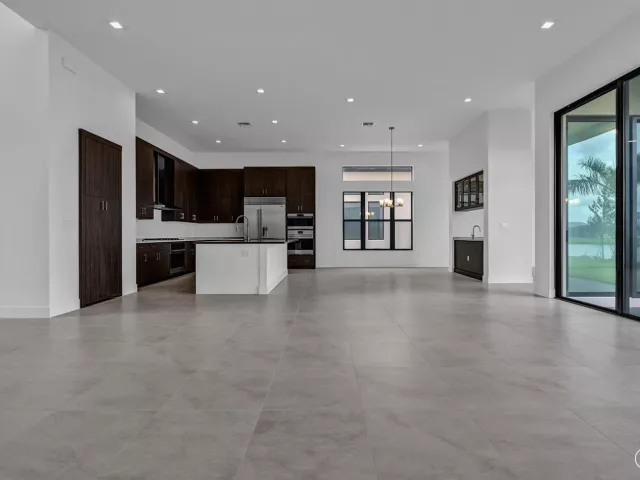 6-bedroom home for rent in Boca Raton - 9523 Riverside Park Drive - MondialRealty