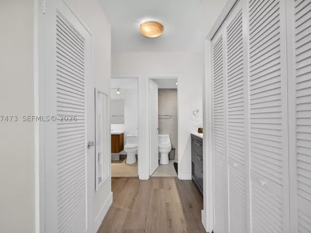 1-bedroom condo for sale in Miami Beach - 5700 Collins Ave 5J - MondialRealty