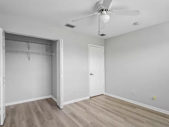 3-bedroom home for sale in West Palm Beach - 3260 Commodore Court - MondialRealty