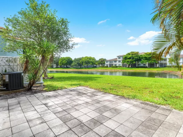3-bedroom home for sale in West Palm Beach - 3260 Commodore Court - MondialRealty