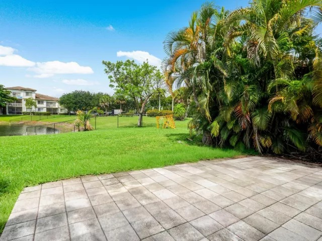 3-bedroom home for sale in West Palm Beach - 3260 Commodore Court - MondialRealty