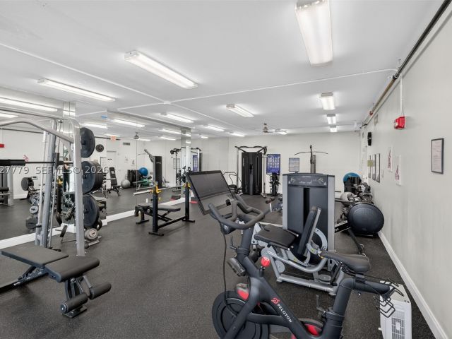 2-bedroom condo for sale in Miami Beach - 2655 Collins Ave 1407 - MondialRealty