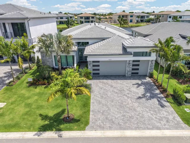 4-bedroom home for rent in Boca Raton - 9524 Riverside Park Drive - MondialRealty