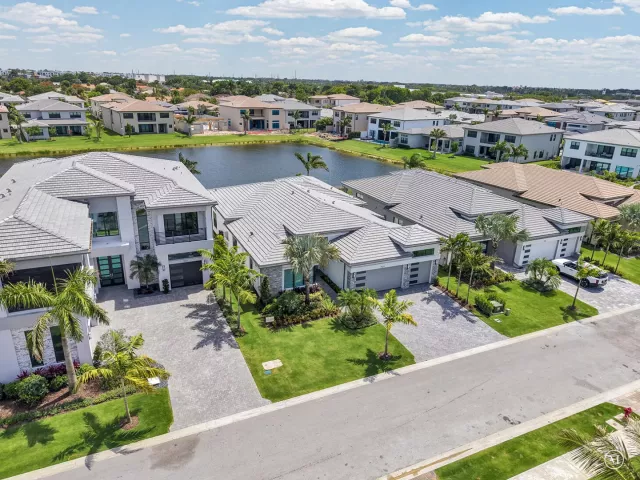 4-bedroom home for rent in Boca Raton - 9524 Riverside Park Drive - MondialRealty