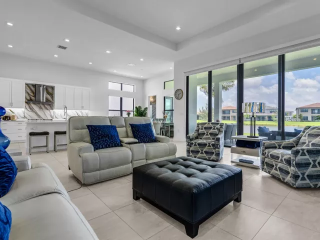 4-bedroom home for rent in Boca Raton - 9524 Riverside Park Drive - MondialRealty