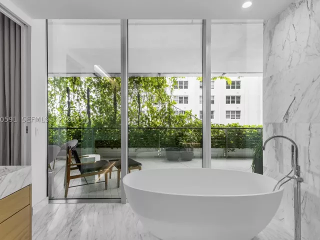 2-bedroom condo for sale in Miami Beach - 1300 Monad Ter 3E - MondialRealty