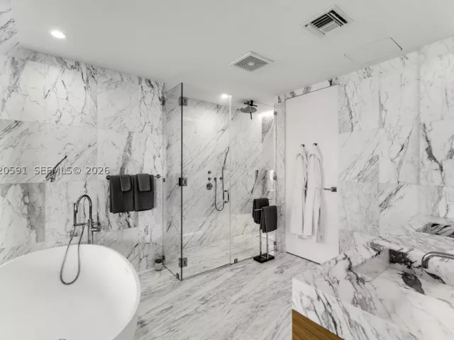 2-bedroom condo for sale in Miami Beach - 1300 Monad Ter 3E - MondialRealty