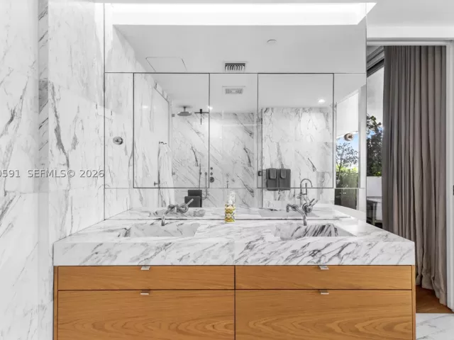 2-bedroom condo for sale in Miami Beach - 1300 Monad Ter 3E - MondialRealty