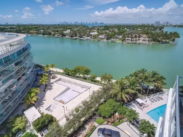 3-bedroom condo for sale in Miami Beach - 6700 Indian Creek Dr 1102 - MondialRealty