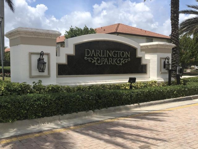 4-bedroom home for sale in Cooper City - 9731 Darlington Place - MondialRealty