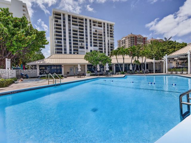 2-bedroom condo for sale in Fort Lauderdale - 1901 N Ocean Blvd 4D - MondialRealty