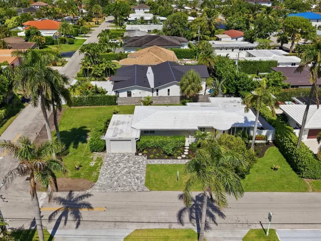 3-bedroom home for rent in Lauderdale By The Sea - 4454 W Tradewinds Avenue W - MondialRealty