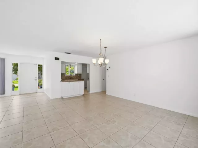 3-bedroom home for rent in Lauderdale By The Sea - 4454 W Tradewinds Avenue W - MondialRealty