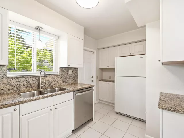 3-bedroom home for rent in Lauderdale By The Sea - 4454 W Tradewinds Avenue W - MondialRealty