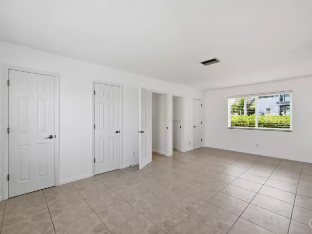 3-bedroom home for rent in Lauderdale By The Sea - 4454 W Tradewinds Avenue W - MondialRealty