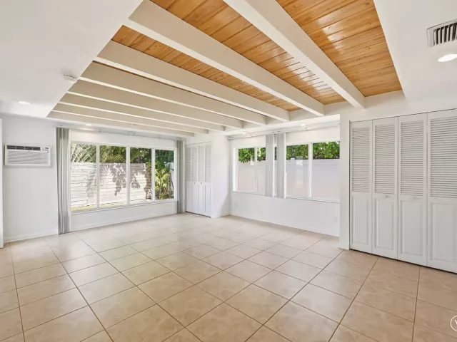 3-bedroom home for rent in Lauderdale By The Sea - 4454 W Tradewinds Avenue W - MondialRealty