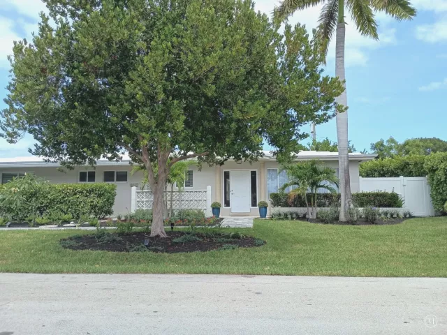 3-bedroom home for rent in Lauderdale By The Sea - 4454 W Tradewinds Avenue W - MondialRealty