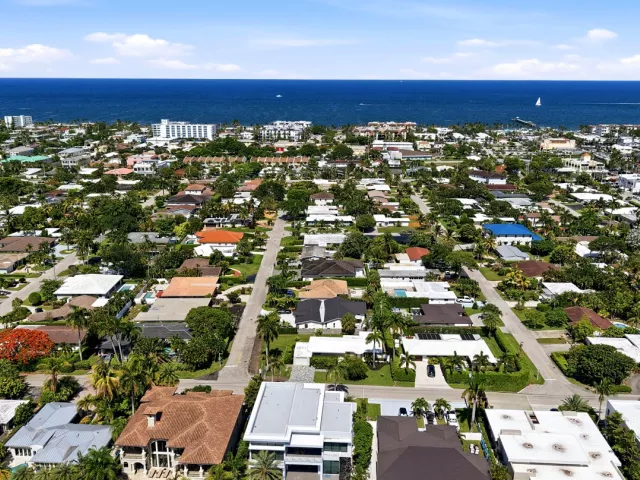 3-bedroom home for rent in Lauderdale By The Sea - 4454 W Tradewinds Avenue W - MondialRealty
