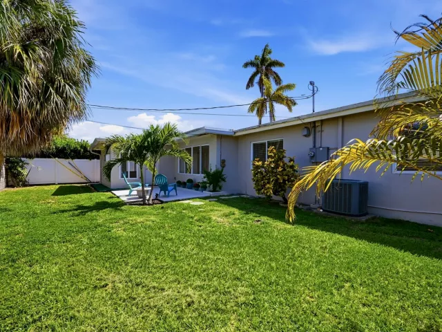 3-bedroom home for rent in Lauderdale By The Sea - 4454 W Tradewinds Avenue W - MondialRealty