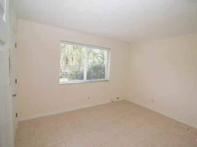 3-bedroom home for rent in Lauderdale By The Sea - 4454 W Tradewinds Avenue W - MondialRealty