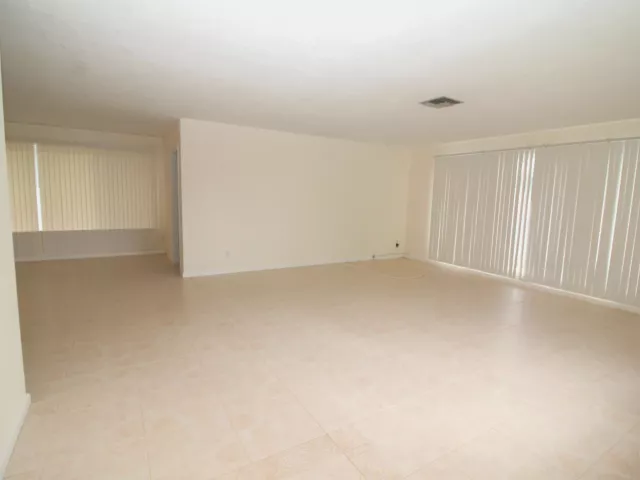 3-bedroom home for rent in Lauderdale By The Sea - 4454 W Tradewinds Avenue W - MondialRealty