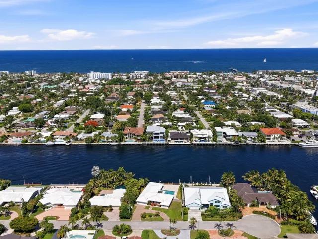 3-bedroom home for rent in Lauderdale By The Sea - 4454 W Tradewinds Avenue W - MondialRealty