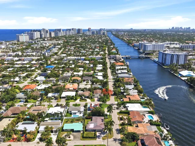 3-bedroom home for rent in Lauderdale By The Sea - 4454 W Tradewinds Avenue W - MondialRealty