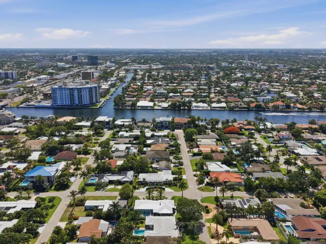 3-bedroom home for rent in Lauderdale By The Sea - 4454 W Tradewinds Avenue W - MondialRealty