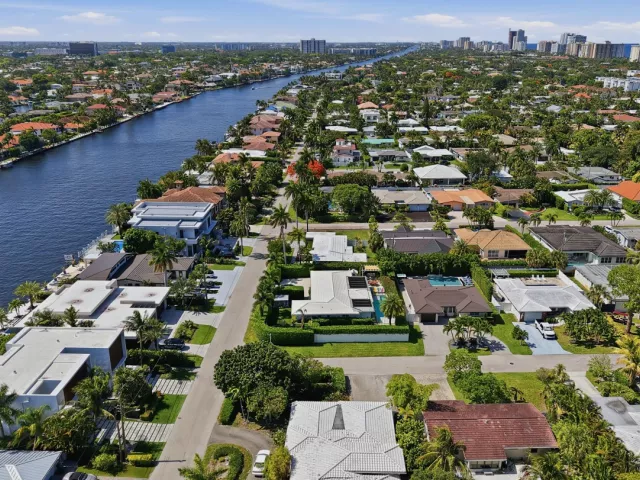 3-bedroom home for rent in Lauderdale By The Sea - 4454 W Tradewinds Avenue W - MondialRealty