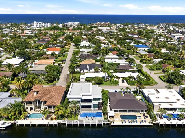 3-bedroom home for rent in Lauderdale By The Sea - 4454 W Tradewinds Avenue W - MondialRealty