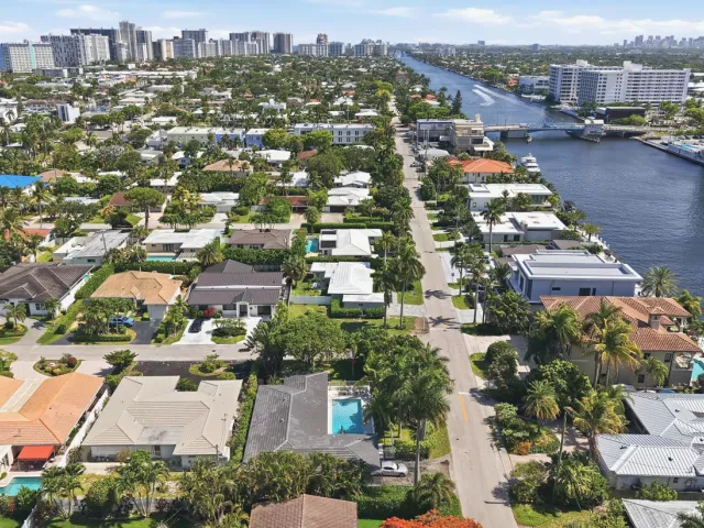 3-bedroom home for rent in Lauderdale By The Sea - 4454 W Tradewinds Avenue W - MondialRealty